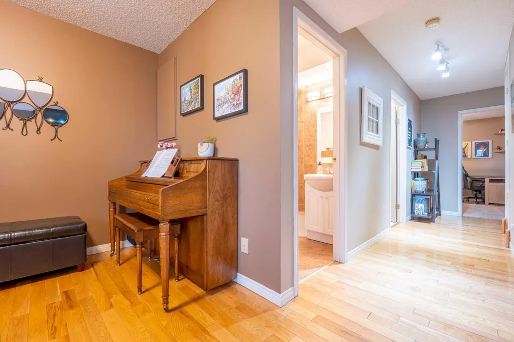 128 Sunvale Crescent SE Calgary AB T2X2S5
