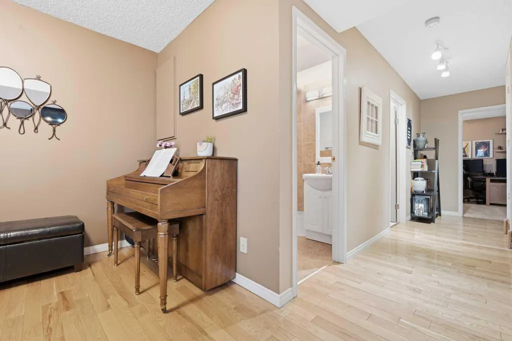 128 Sunvale Crescent SE Calgary AB T2X2S5