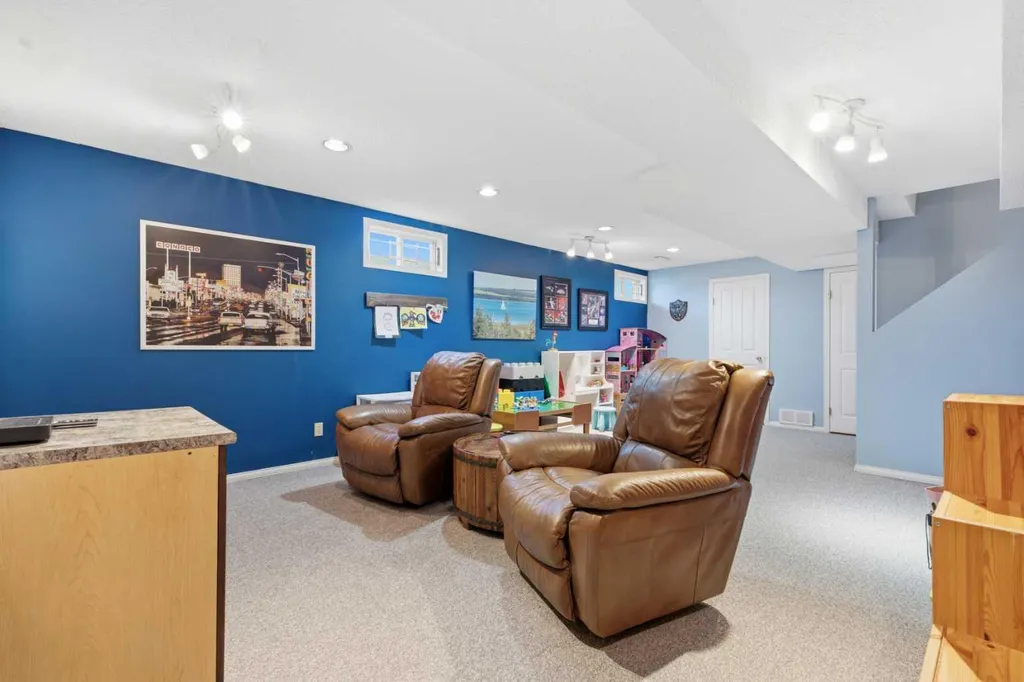 128 Sunvale Crescent SE Calgary AB T2X2S5
