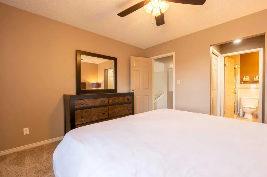 128 Sunvale Crescent SE Calgary AB T2X2S5