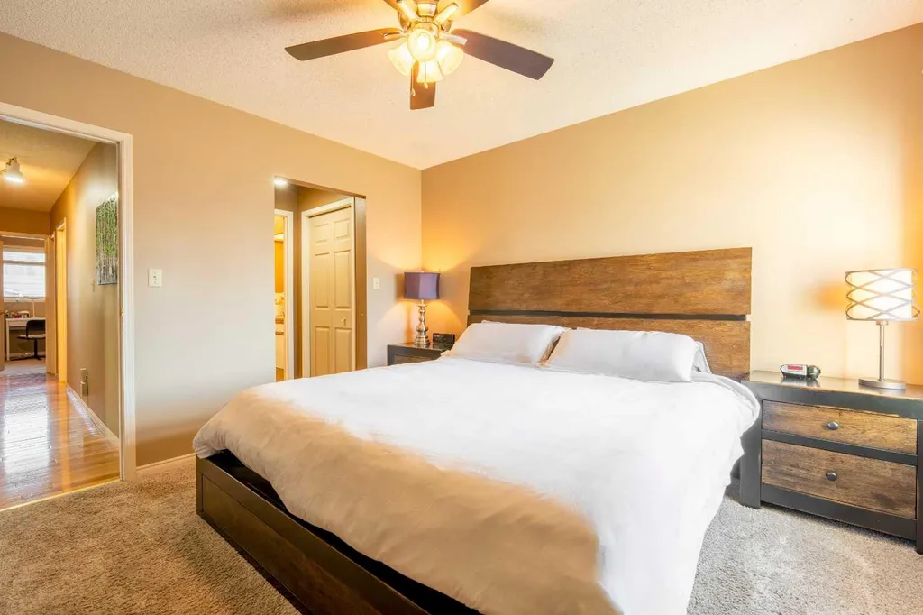 128 Sunvale Crescent SE Calgary AB T2X2S5