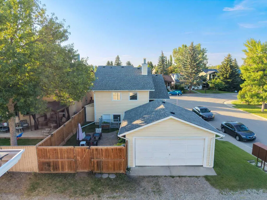 128 Sunvale Crescent SE Calgary AB T2X2S5