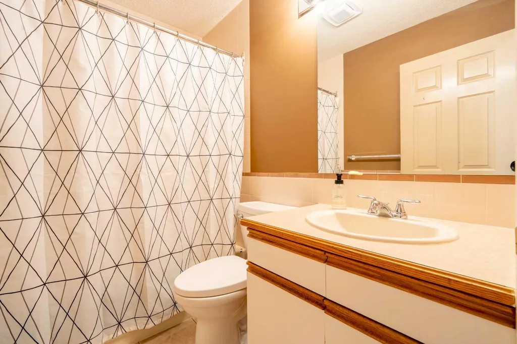 128 Sunvale Crescent SE Calgary AB T2X2S5