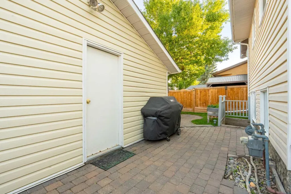 128 Sunvale Crescent SE Calgary AB T2X2S5
