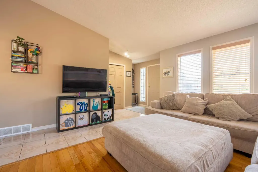 128 Sunvale Crescent SE Calgary AB T2X2S5