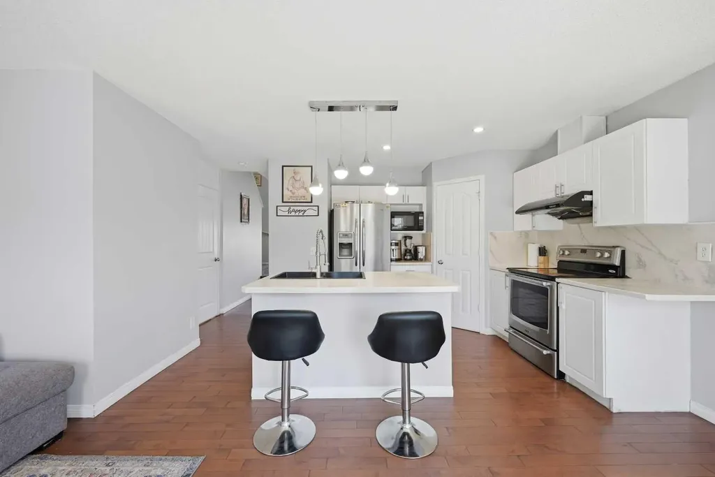 33 Saddlecrest Close NE Calgary AB T3J 5B5