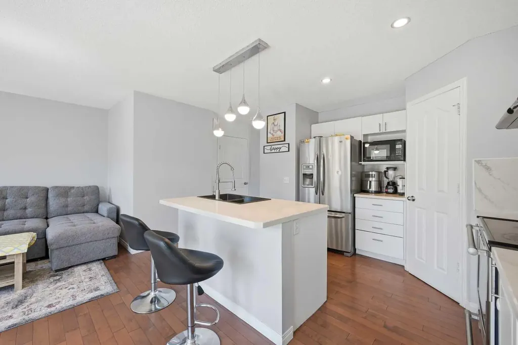 33 Saddlecrest Close NE Calgary AB T3J 5B5