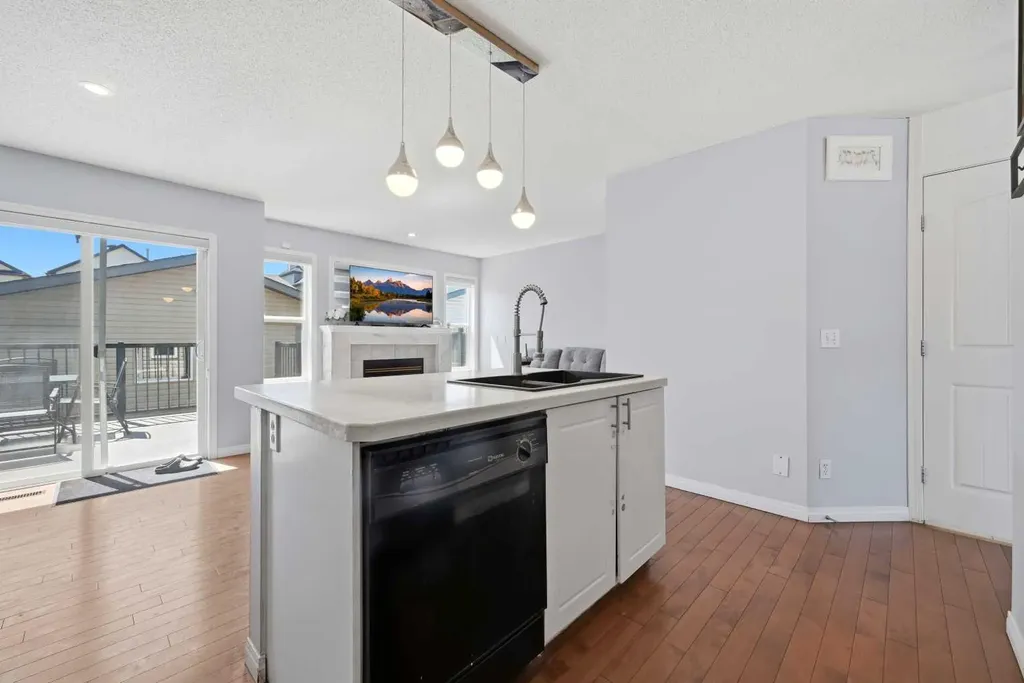 33 Saddlecrest Close NE Calgary AB T3J 5B5