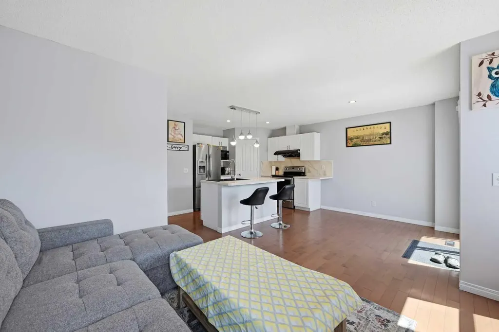 33 Saddlecrest Close NE Calgary AB T3J 5B5