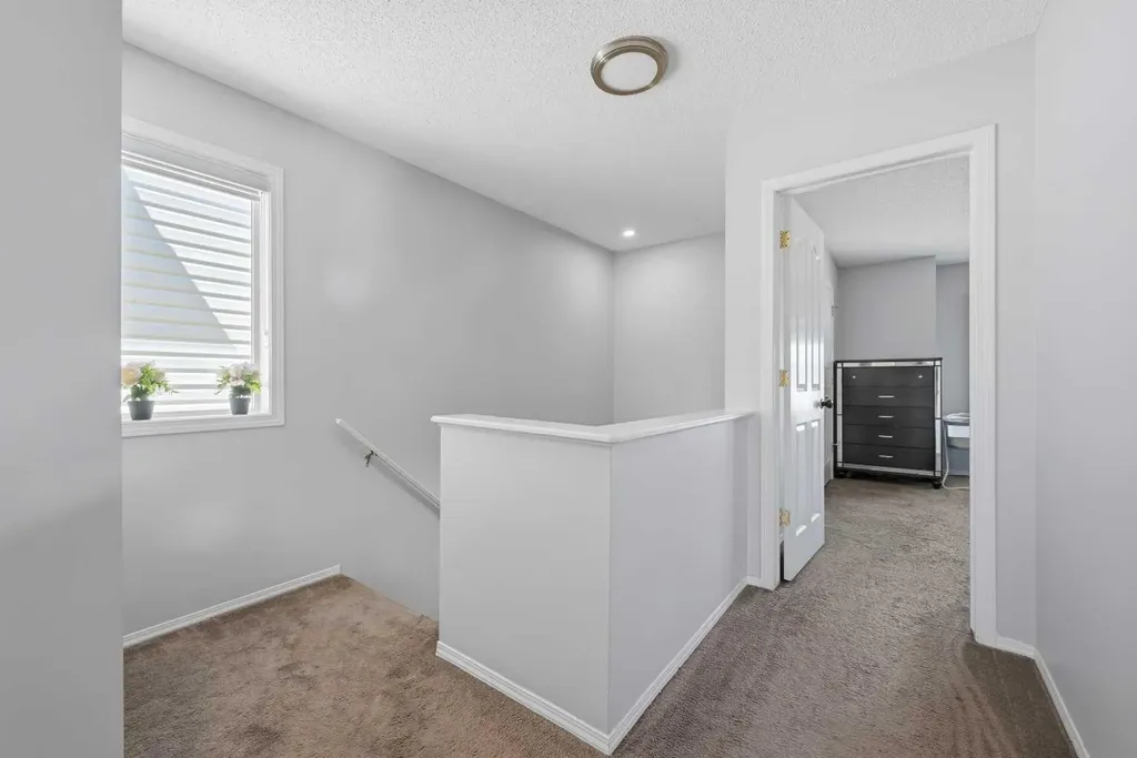 33 Saddlecrest Close NE Calgary AB T3J 5B5