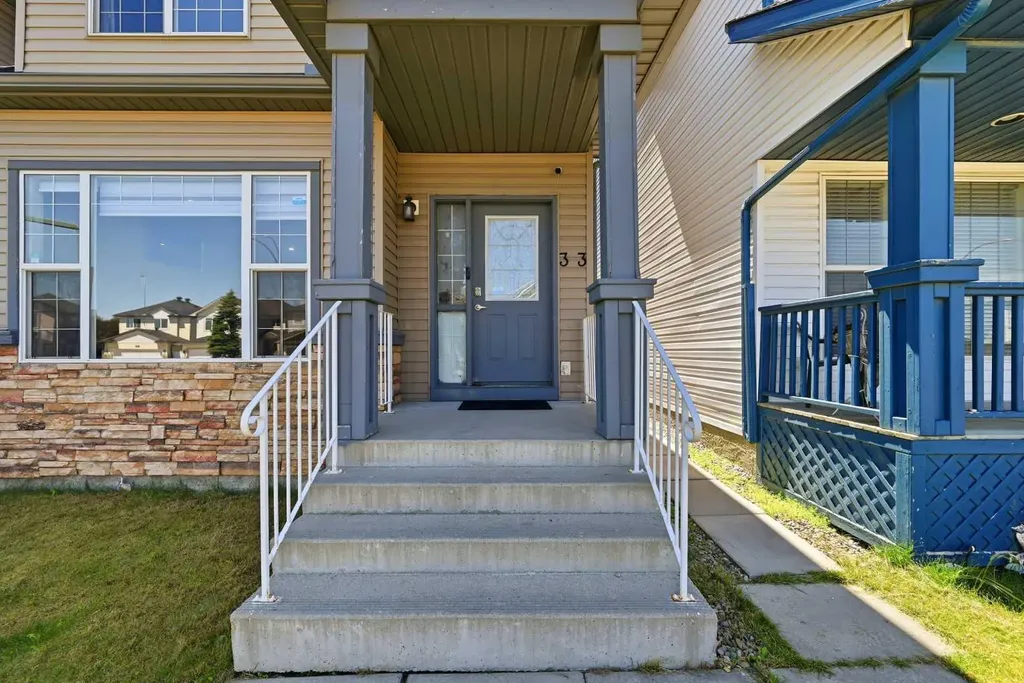 33 Saddlecrest Close NE Calgary AB T3J 5B5