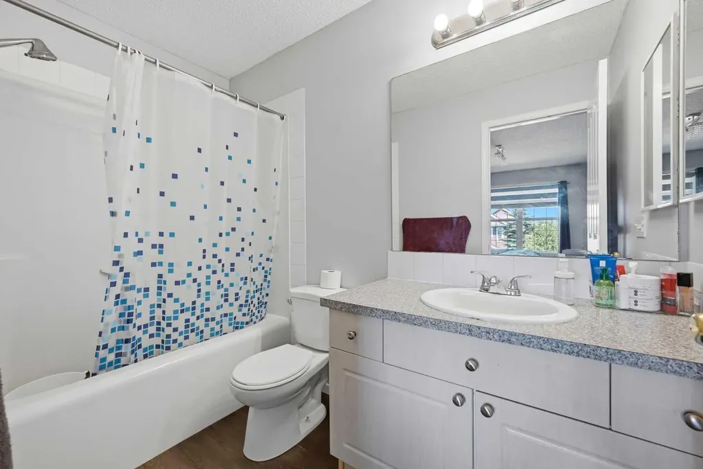 33 Saddlecrest Close NE Calgary AB T3J 5B5