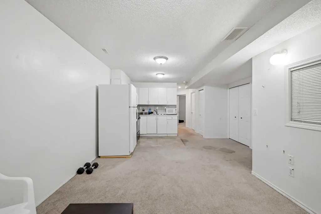 33 Saddlecrest Close NE Calgary AB T3J 5B5
