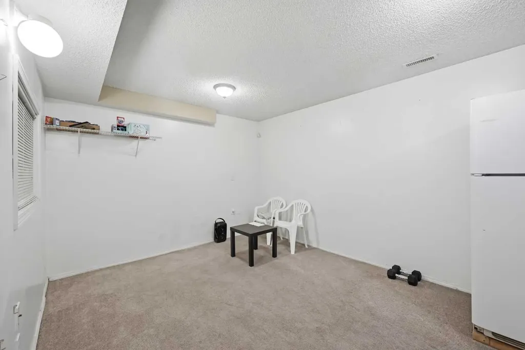 33 Saddlecrest Close NE Calgary AB T3J 5B5