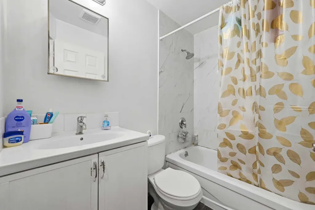 33 Saddlecrest Close NE Calgary AB T3J 5B5
