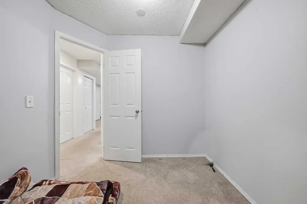 33 Saddlecrest Close NE Calgary AB T3J 5B5