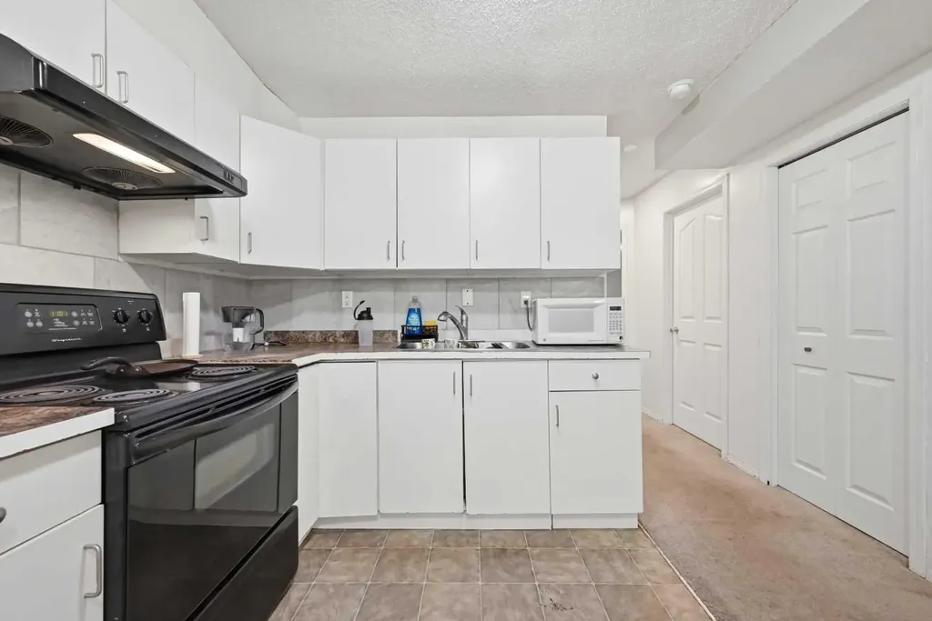 33 Saddlecrest Close NE Calgary AB T3J 5B5