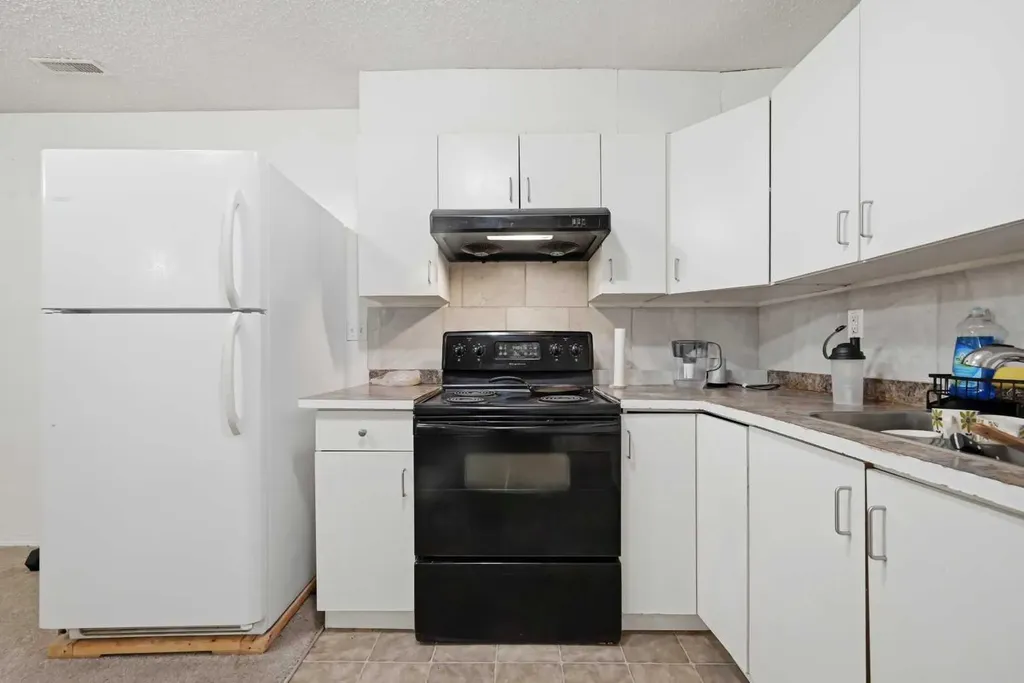 33 Saddlecrest Close NE Calgary AB T3J 5B5