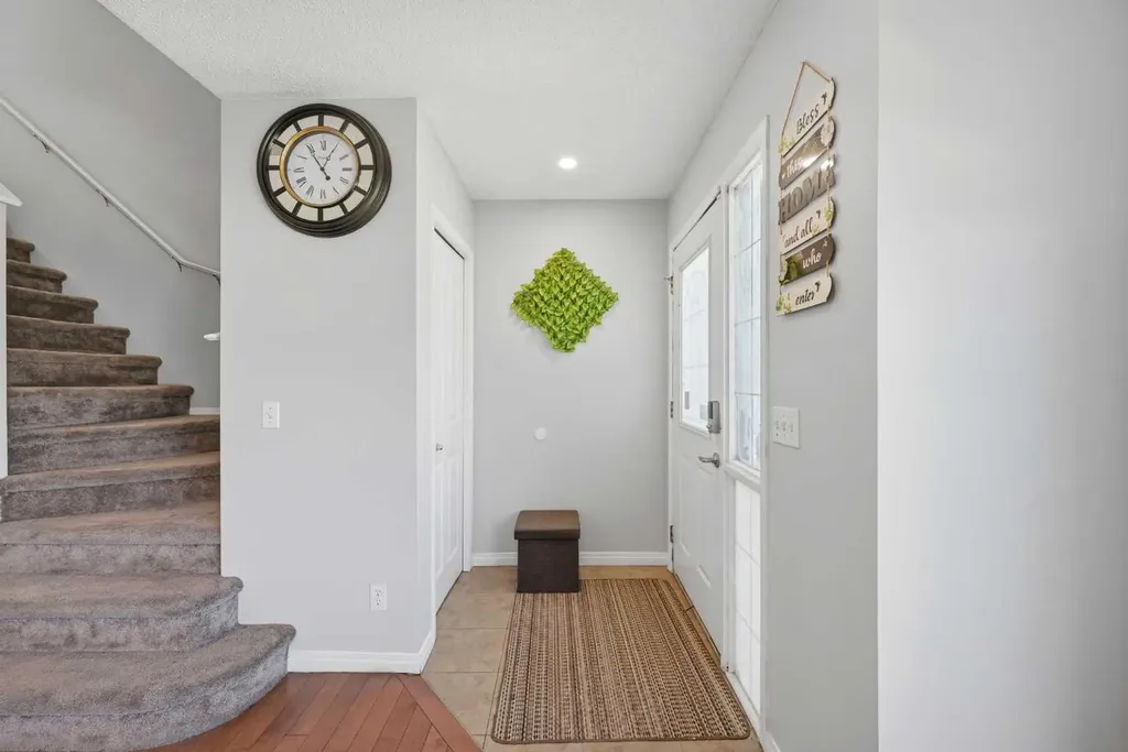 33 Saddlecrest Close NE Calgary AB T3J 5B5