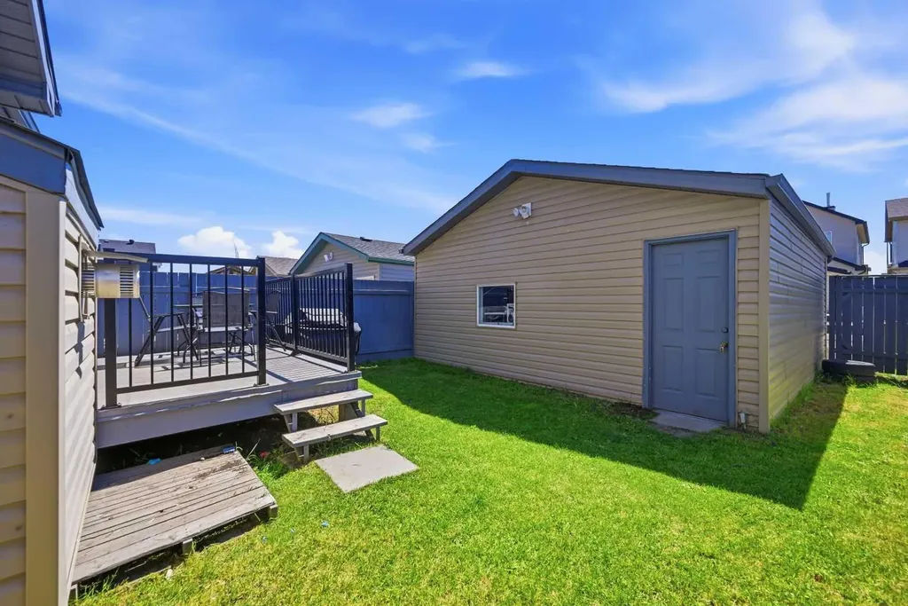 33 Saddlecrest Close NE Calgary AB T3J 5B5
