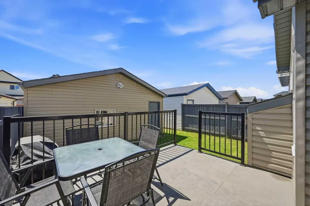 33 Saddlecrest Close NE Calgary AB T3J 5B5