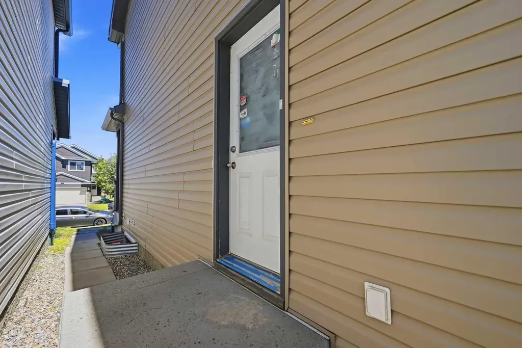 33 Saddlecrest Close NE Calgary AB T3J 5B5