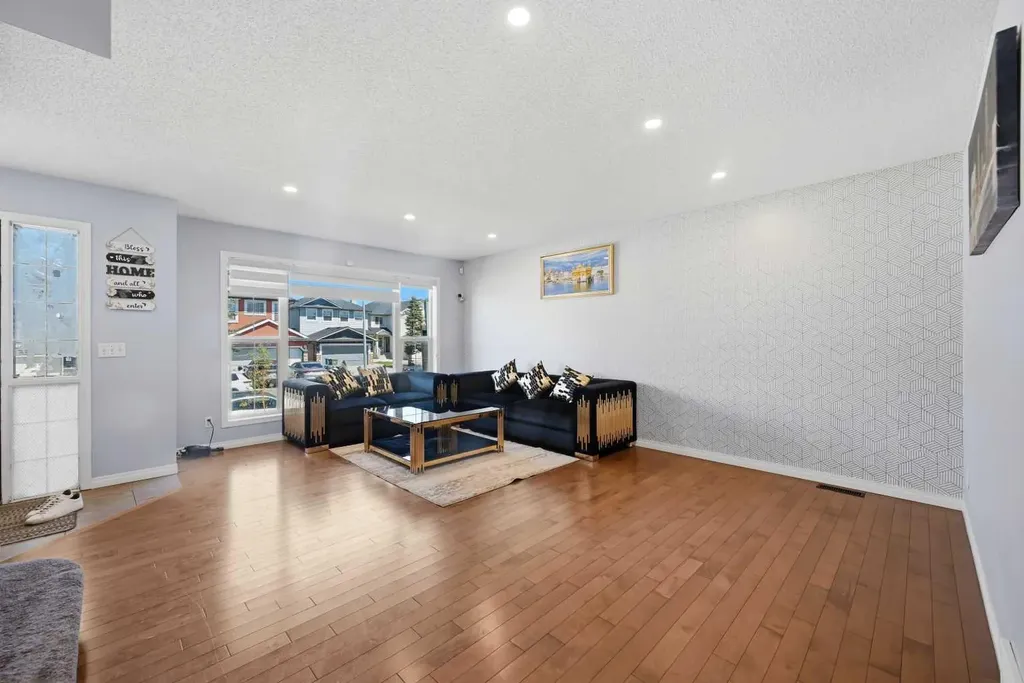 33 Saddlecrest Close NE Calgary AB T3J 5B5