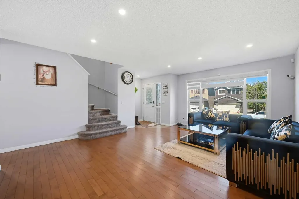 33 Saddlecrest Close NE Calgary AB T3J 5B5