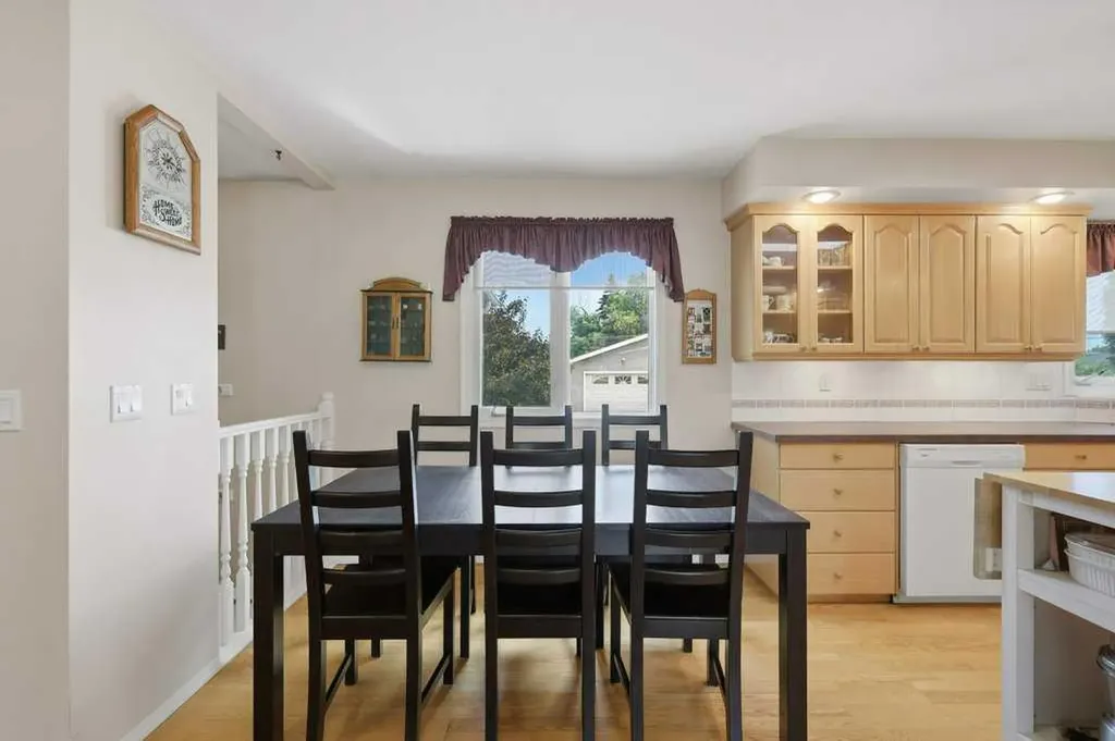 5709 56 Avenue Lacombe AB T4L 1N6