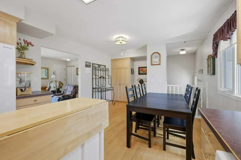 5709 56 Avenue Lacombe AB T4L 1N6