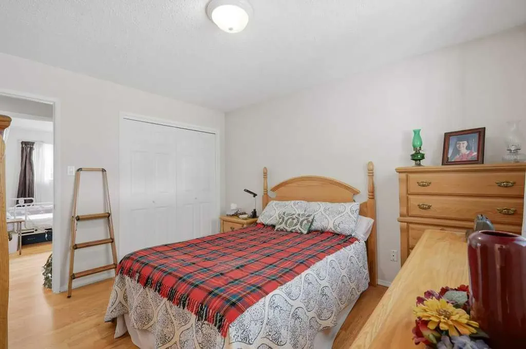 5709 56 Avenue Lacombe AB T4L 1N6