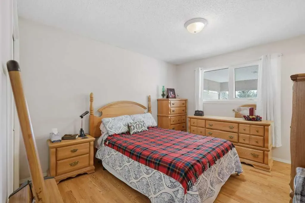 5709 56 Avenue Lacombe AB T4L 1N6