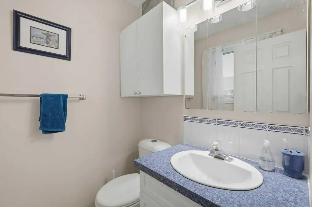 5709 56 Avenue Lacombe AB T4L 1N6