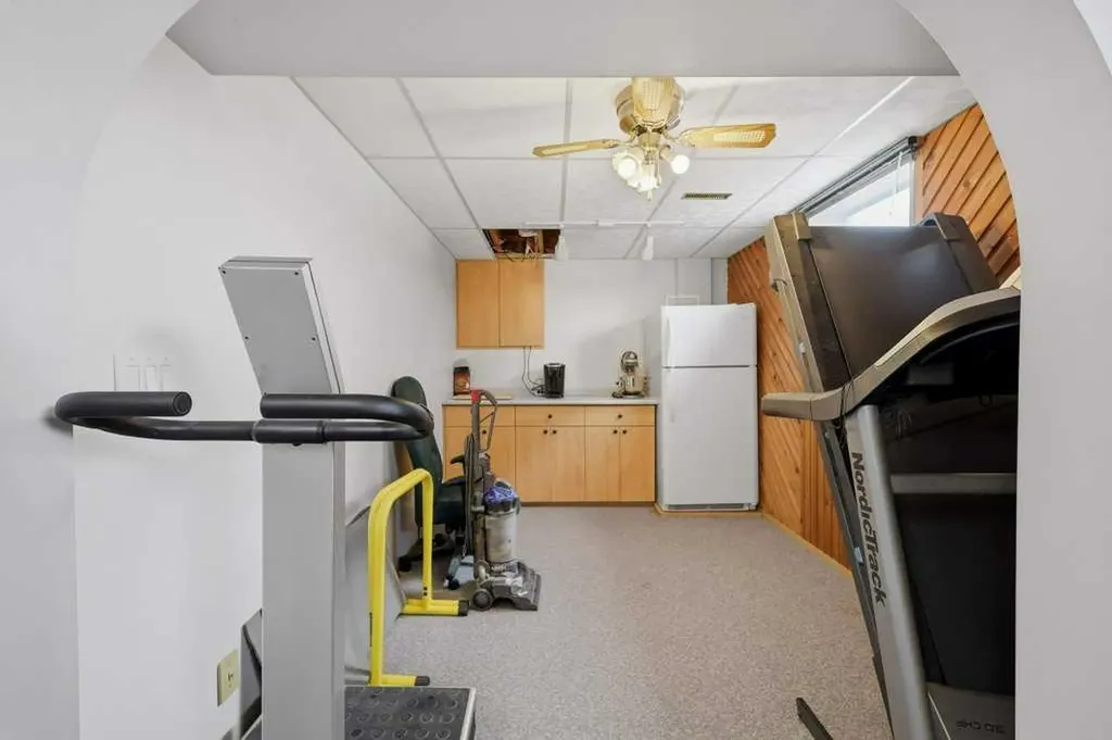 5709 56 Avenue Lacombe AB T4L 1N6