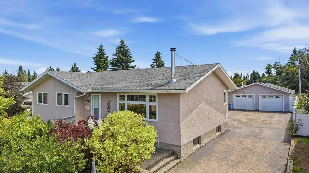 5709 56 Avenue Lacombe AB T4L 1N6