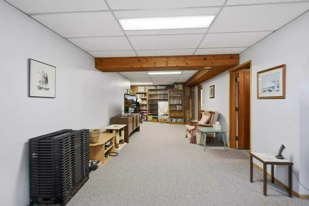 5709 56 Avenue Lacombe AB T4L 1N6