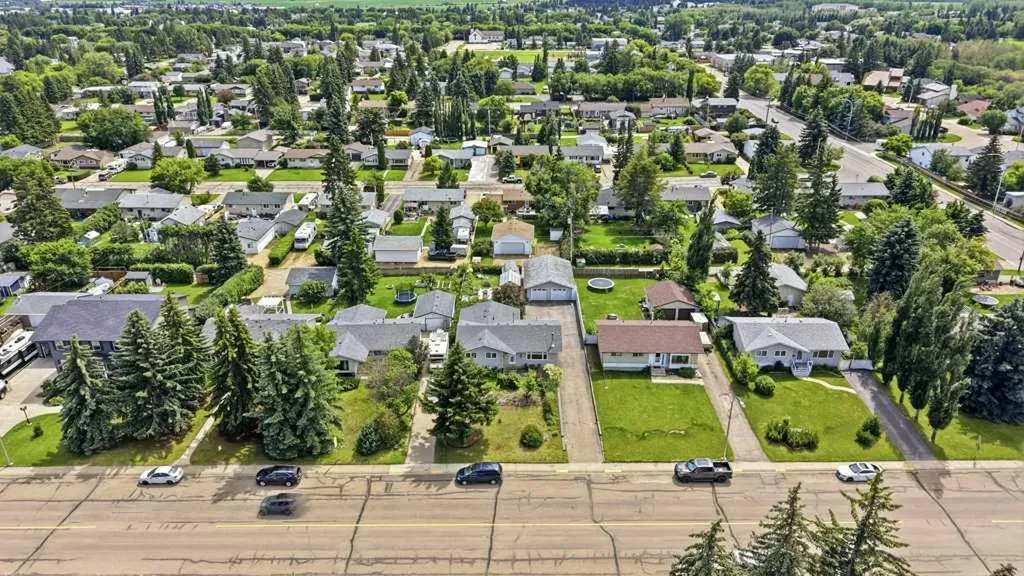 5709 56 Avenue Lacombe AB T4L 1N6
