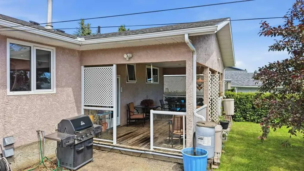 5709 56 Avenue Lacombe AB T4L 1N6