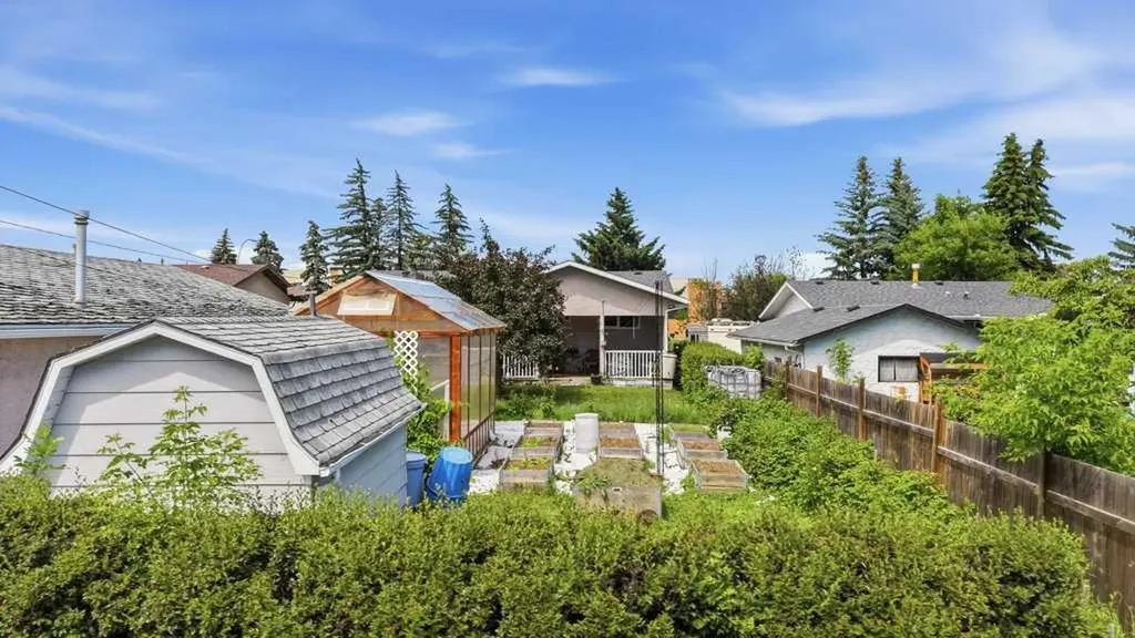 5709 56 Avenue Lacombe AB T4L 1N6
