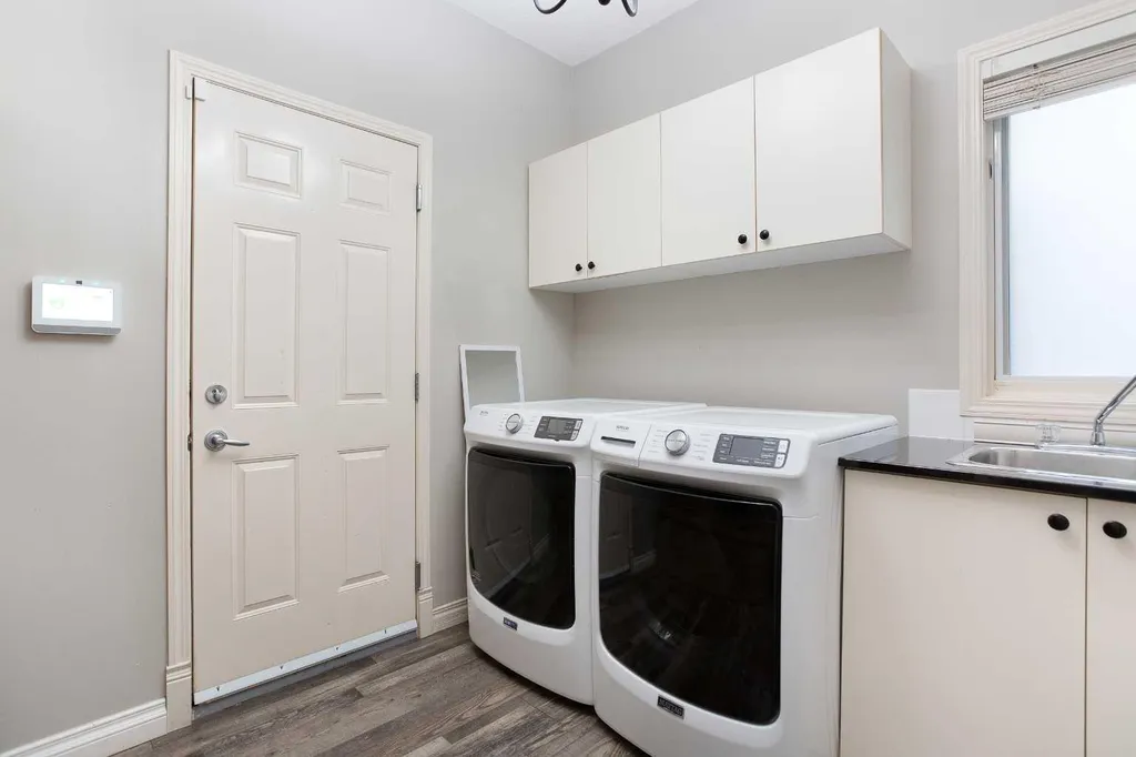 90 Discovery Ridge Road SW Calgary AB T3H 4R4