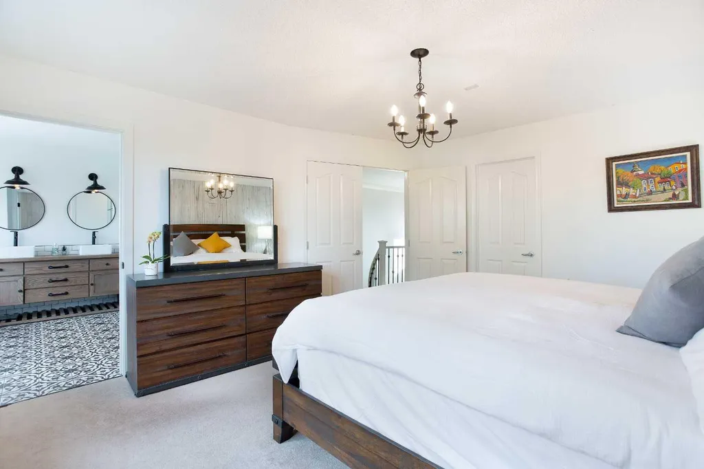 90 Discovery Ridge Road SW Calgary AB T3H 4R4