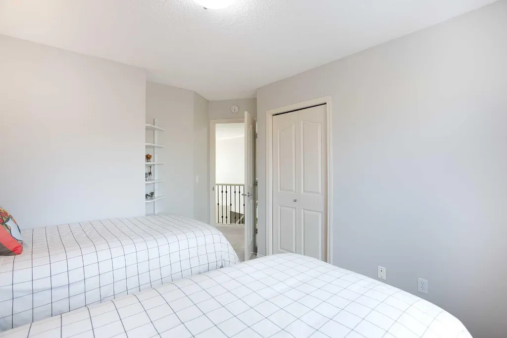 90 Discovery Ridge Road SW Calgary AB T3H 4R4