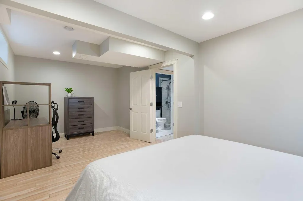 90 Discovery Ridge Road SW Calgary AB T3H 4R4