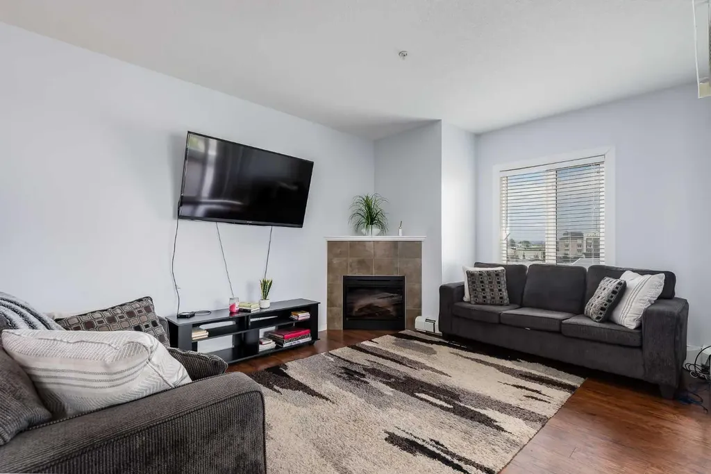 604 East Lake Boulevard NE Airdrie AB T4A 0G5