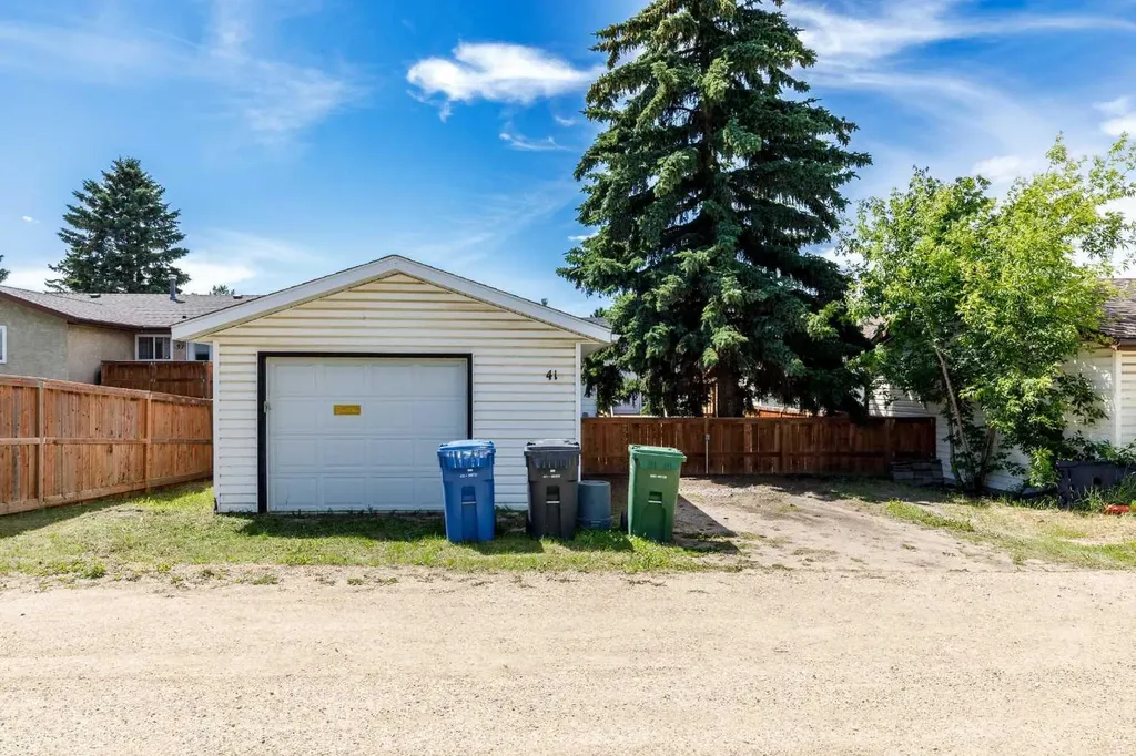 41 Mcdougall Crescent Red Deer AB T4R 1T2