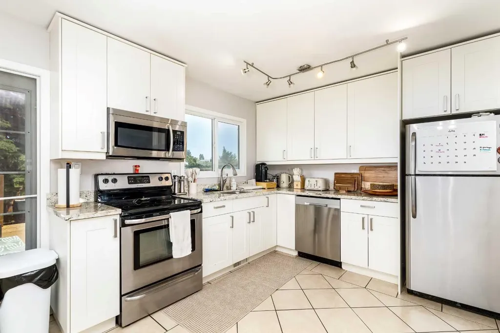 41 Mcdougall Crescent Red Deer AB T4R 1T2