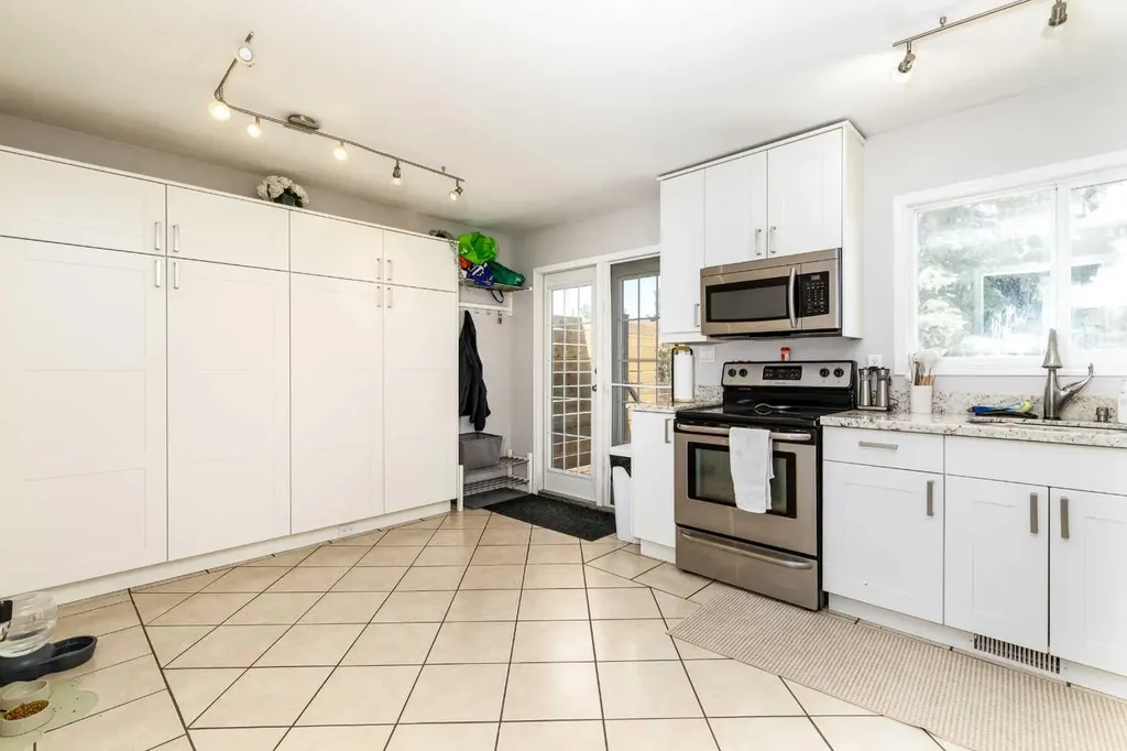 41 Mcdougall Crescent Red Deer AB T4R 1T2