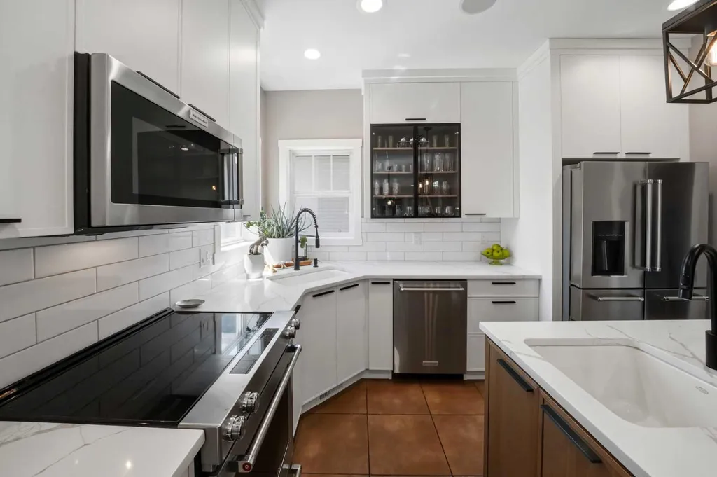 4002 45 Avenue Sylvan Lake AB T4S 0C1
