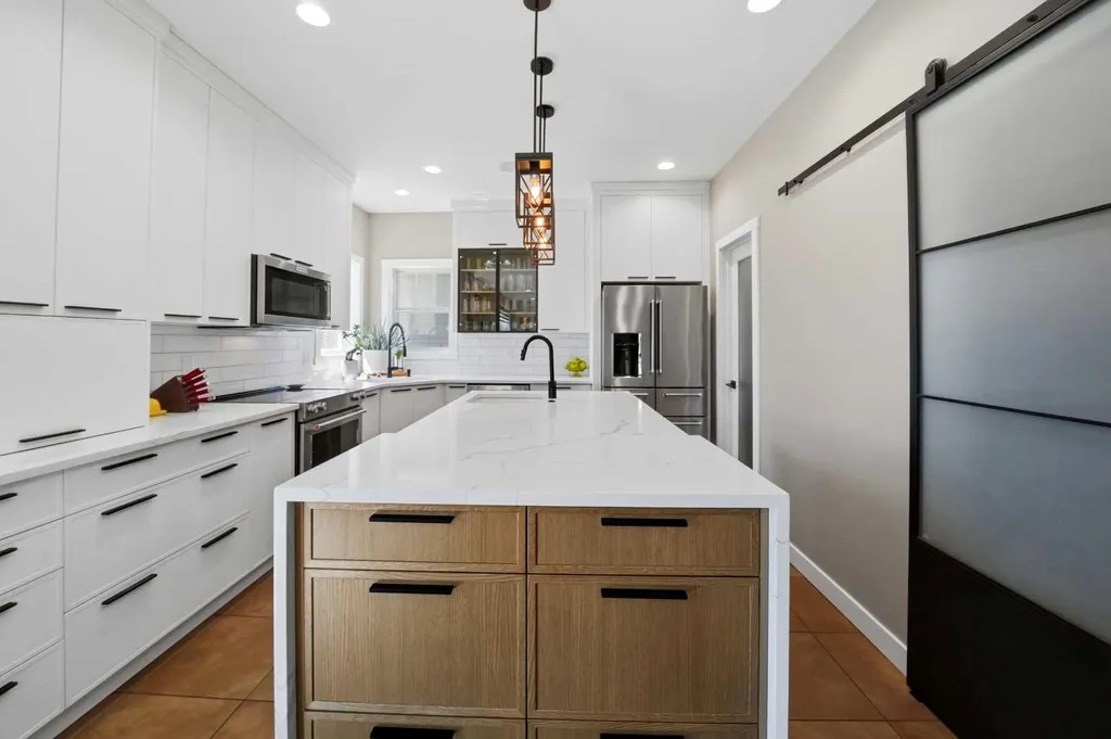 4002 45 Avenue Sylvan Lake AB T4S 0C1