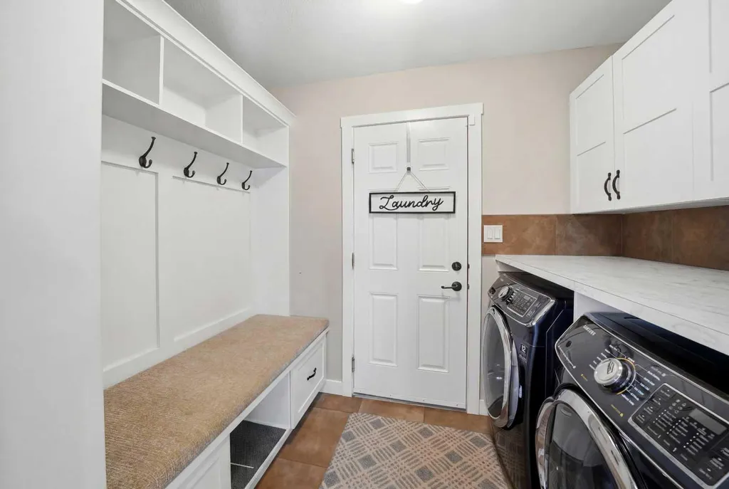 4002 45 Avenue Sylvan Lake AB T4S 0C1